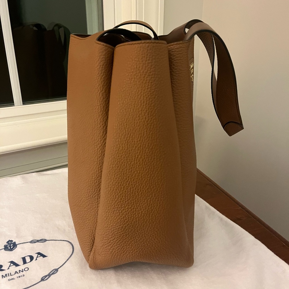 Prada Vitello Daino Tote Bag - Picture 4 of 11